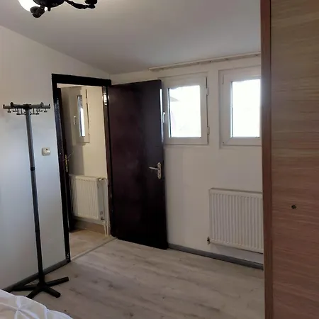 Δωμάτια σε οικογενειακή κατοικία Elena Ap3 *